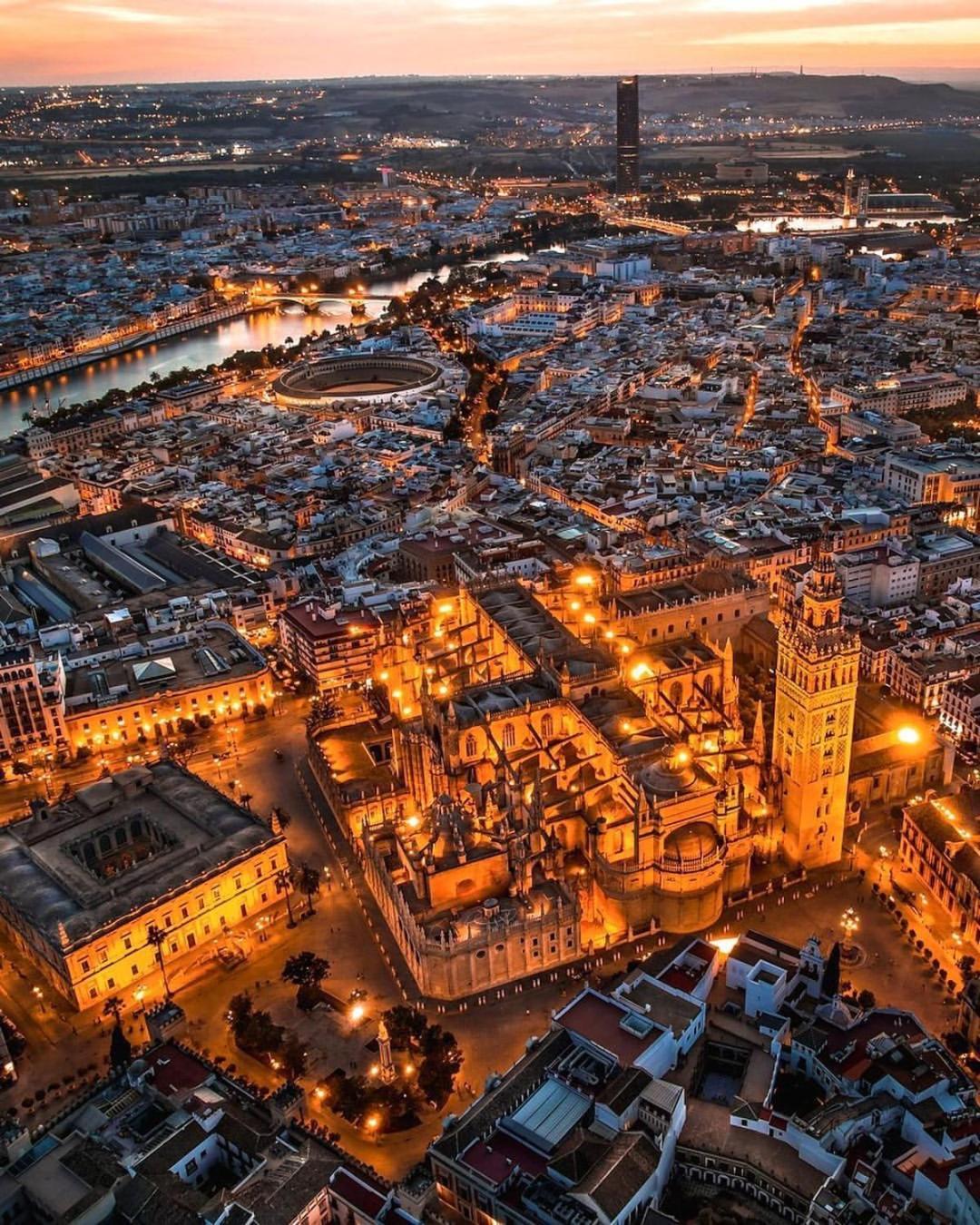 Soleado, Familiar, Alegre Y Tranquilo A Un Paseo De La Catedral Seville